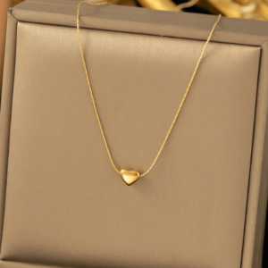 Colar com pingente em formato de coração, elegante e delicado