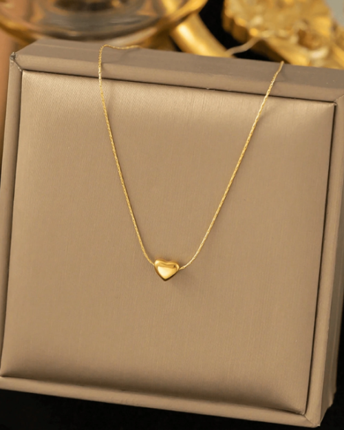 Colar com pingente em formato de coração, elegante e delicado