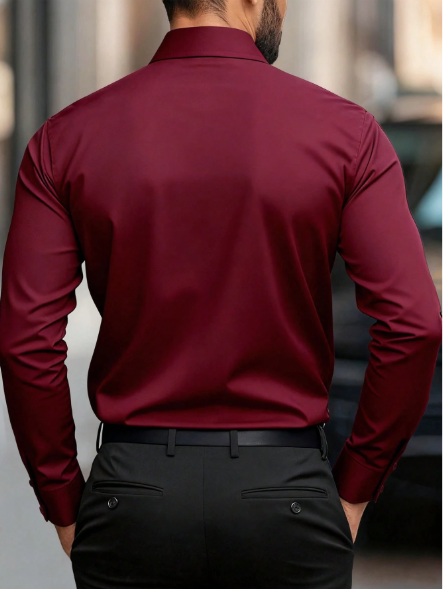 Camisa social masculina de manga comprida Manfinity Mode | Cor sólida, casual de negócios e formal, com botões, confortável para todas as estações, modelagem regular para o escritório e ocasiões casuais, textura suave. Camisa vermelha escura, camisa bordô para homens, camisa social masculina, camisa casual de negócios masculina, camisa marrom masculina. - Image 2