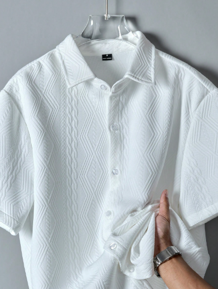 Camisa Manfinity CasualCool para homem com patchwork em cores contrastantes, fecho frontal com botões e manga curta. Estilo bloco de cores.