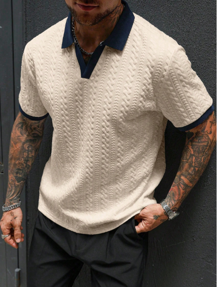 Camisa Polo Masculina CasualCool de Manga Curta com Contraste em Cores, Camisa Polo Masculina de Malha, Camisa Polo Masculina Creme, Camisa Polo Masculina de Malha com Decote em V, Camisa Polo Masculina de Manga Curta, Camisa Polo Masculina Texturizada Old Money