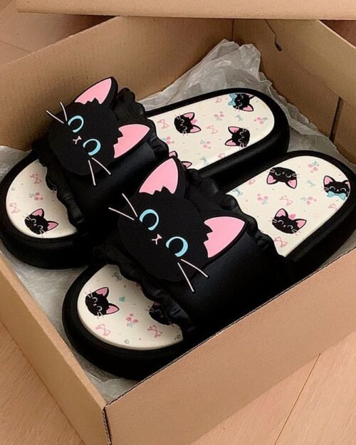 Sandálias femininas de sola macia, estilo verão para atividades ao ar livre, estampa fofa de gatinho preto (novidade 2026), sola grossa antiderrapante, chinelos para usar em casa.