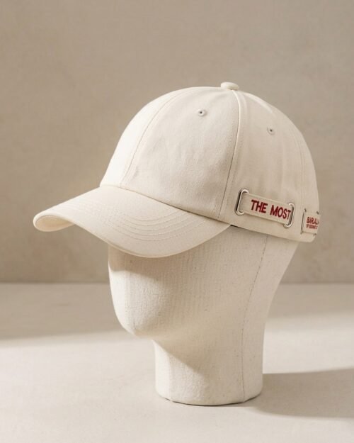 Eleva o teu estilo diário com o toque minimalista da moda urbana. Confeccionado com tecido macio e toque premium, este boné combina conforto térmico e proteção solar eficaz para qualquer altura do ano — ideal para compor looks casuais ou elevar as tuas fotos nas redes sociais.