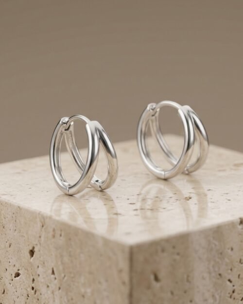 Brincos de argola para mulher: simples, versáteis, sofisticados, com um toque de luxo discreto e estilo minimalista. Um item indispensável